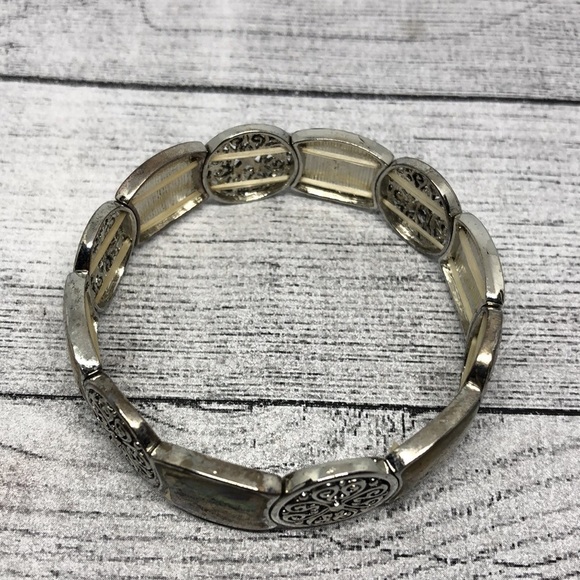 𝅺Silver tone medallion abalone inlay stretch bracelet boho statement - Picture 4 of 4